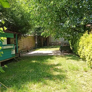 Studio Avec Jardin Privatif, Proche Paris Et Aeroport , Choisy-le-Roi France