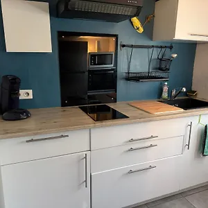  Hébergement de vacances Le Cabanon De Vally